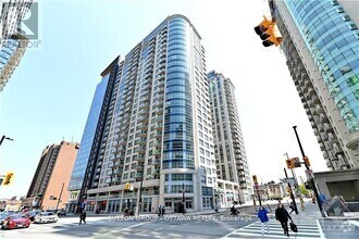 Building Photo - 242-242 Rideau St