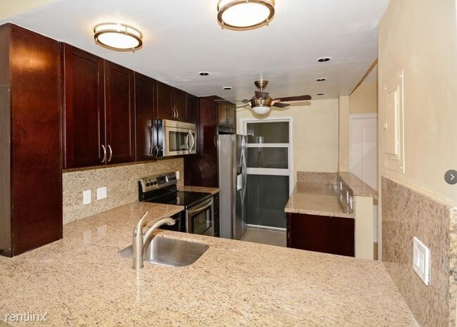 Foto del edificio - 1200 SW 12th St