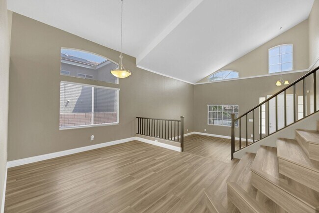 Building Photo - Gorgeous Green Valley Home with a pool!