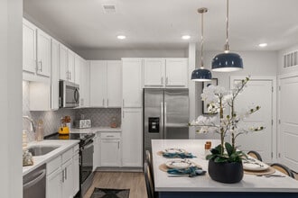 Solis Buffaloe apartments — community photo - Solis Buffaloe