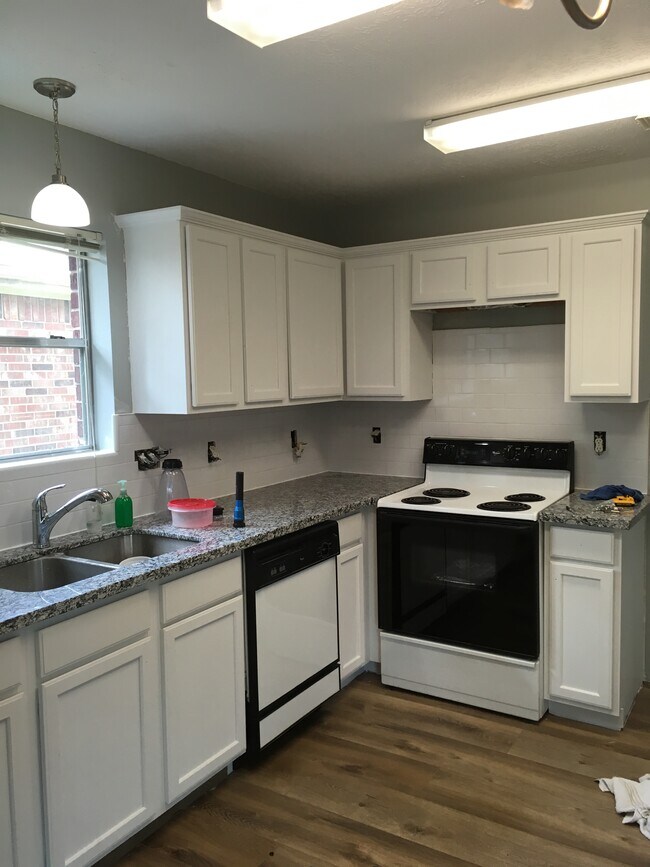 Foto del edificio - 1330 Hidden Canyon Rd