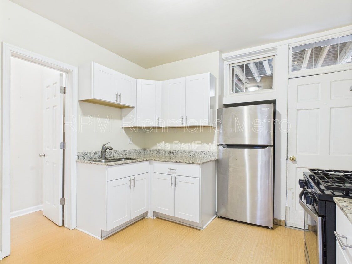 Primary Photo - 2400 Barton Ave
