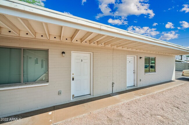 Building Photo - 3949 E Earll Dr