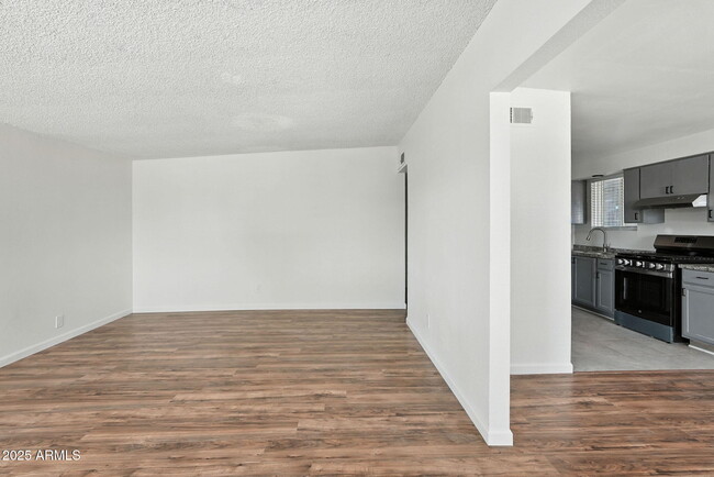 Building Photo - 130 W Harding Ave