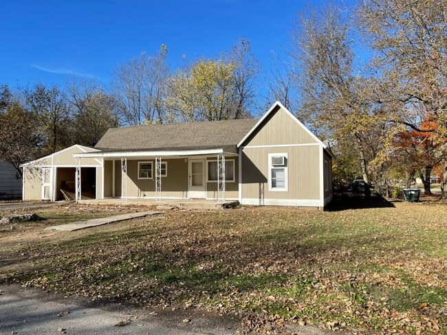 Building Photo - 601 N Fawn St