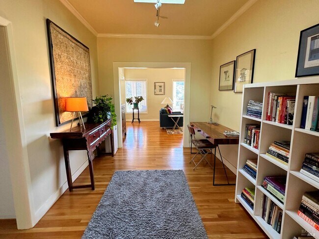 Foto del edificio - 926 Champion Ln