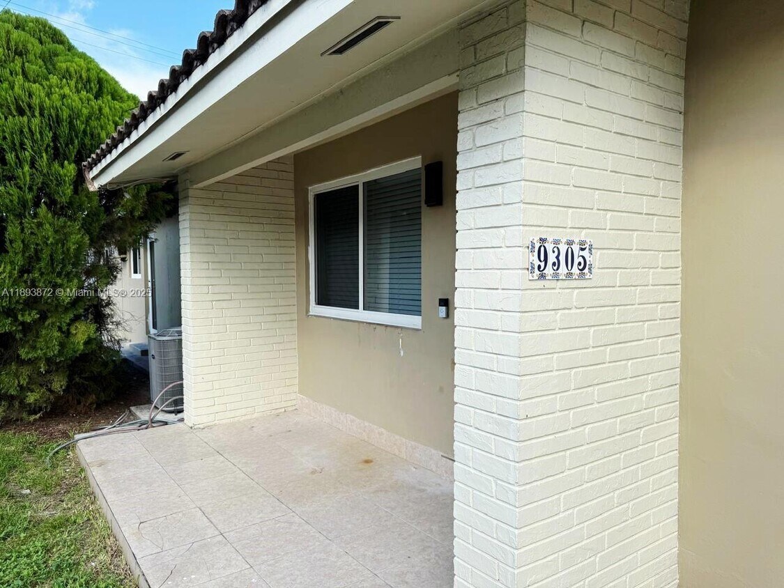 Primary Photo - 9305 SW 37th St