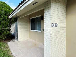 Building Photo - 9305 SW 37th St