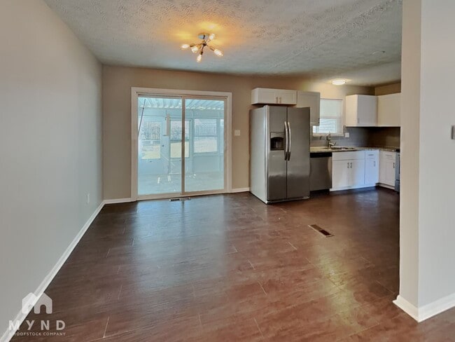 Building Photo - 1349 Westshire Rd