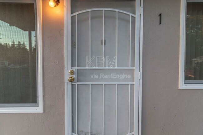 Building Photo - 3814 N California St