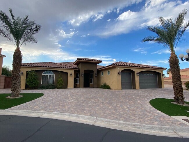 Building Photo - Modern & Custom Luxury Home in Gated Commu...