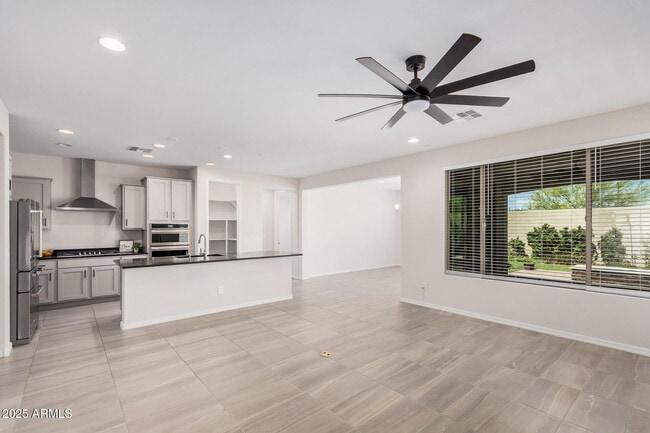 Building Photo - 8828 W Palo Verde Dr