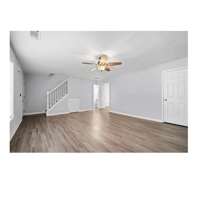 Building Photo - 558 Manning Rd SW