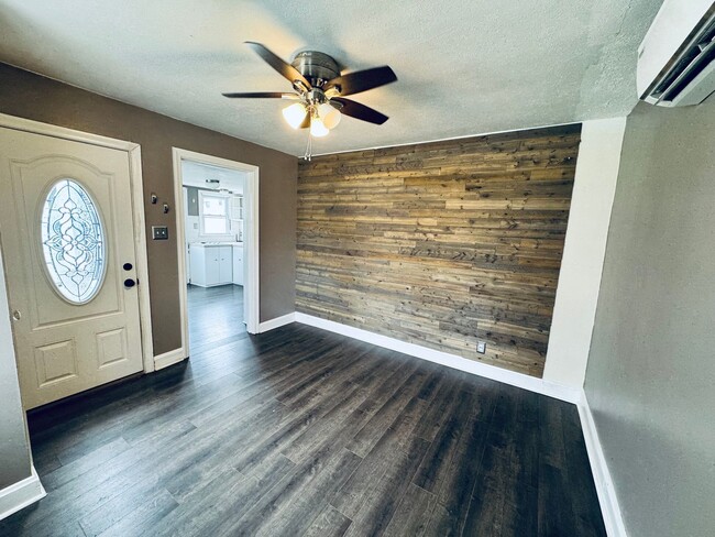 Photo - Adorable Cottage House