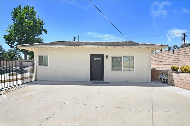 Building Photo - 1913 N Vallejo Way