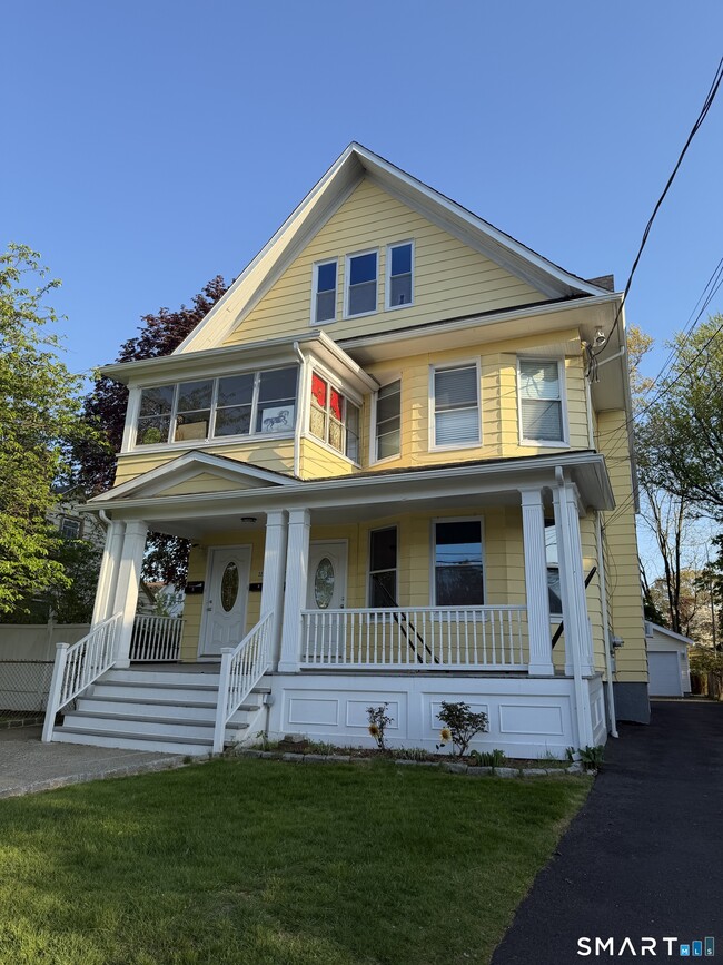 Building Photo - 220 Alpine St