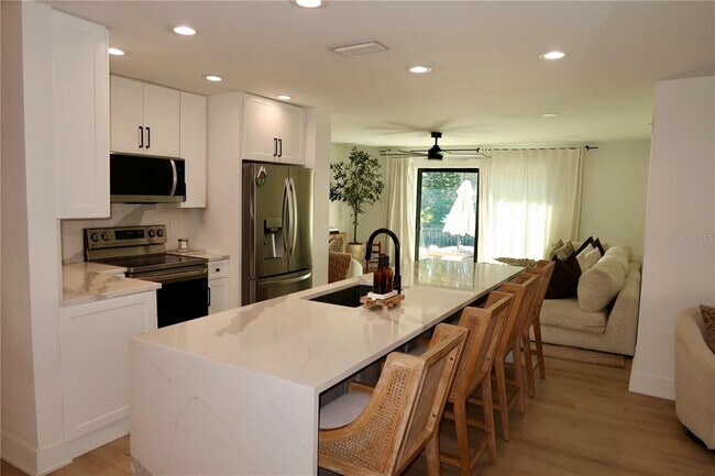 Foto del edificio - 9484 Treasure Ln NE