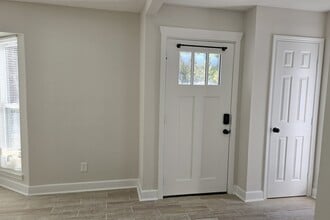 Building Photo - 8822 Rowan Ln