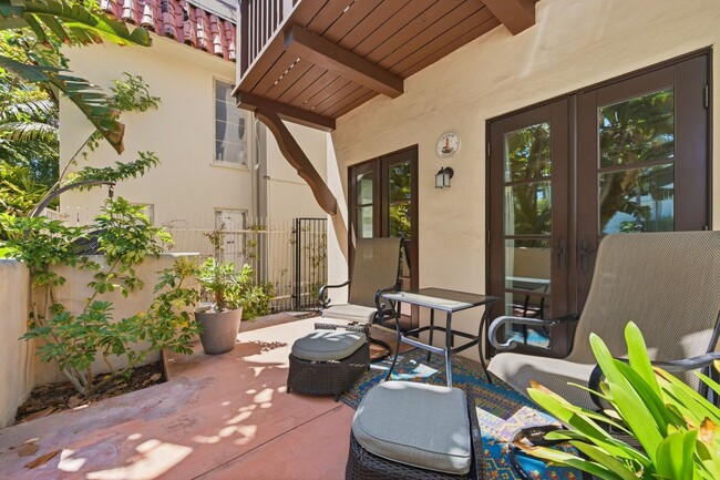 Building Photo - 1520 Miramar Dr