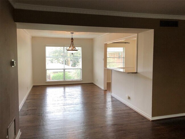 Building Photo - 6141 Bandera Ave