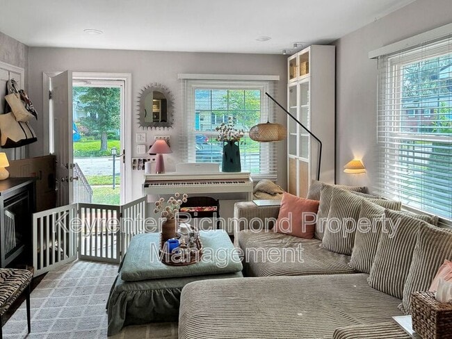 Foto del edificio - 4707 Fitzhugh Ave