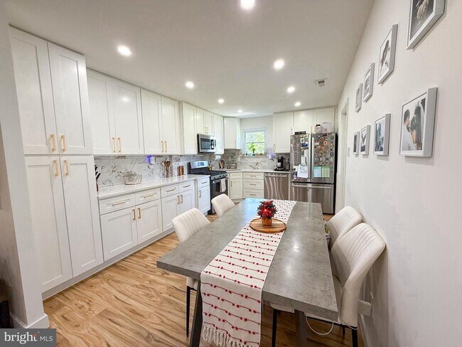 Foto del edificio - 3300 Johns Ct