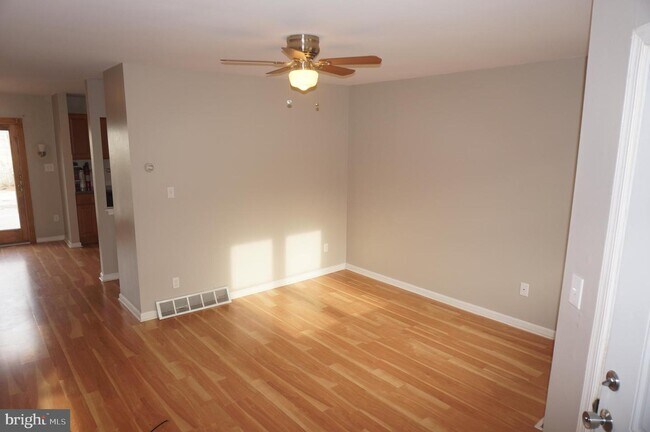 Building Photo - 241 Coates St