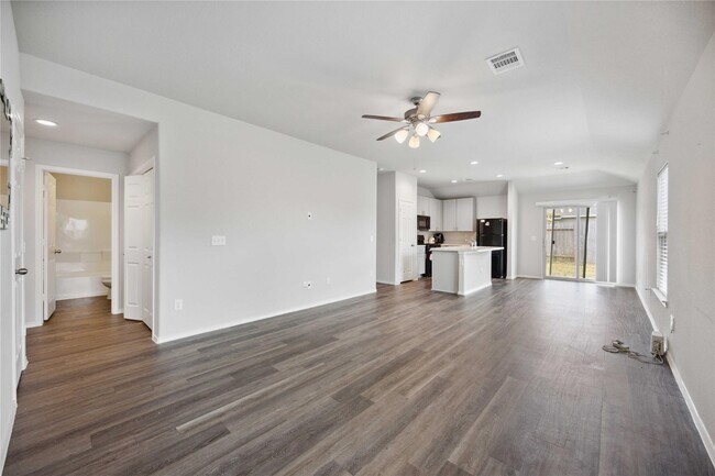 Foto del edificio - 7907 Hollow Root Ln