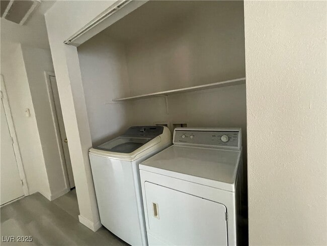 Building Photo - 8476 W Gilmore Ave