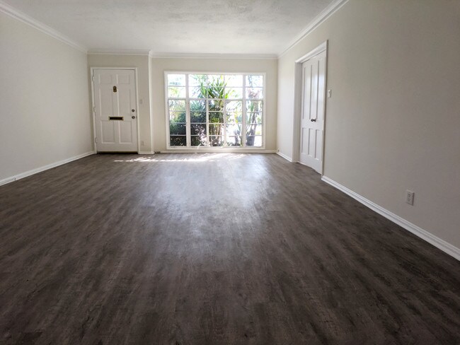 Living Room - 7677 Hollywood Blvd