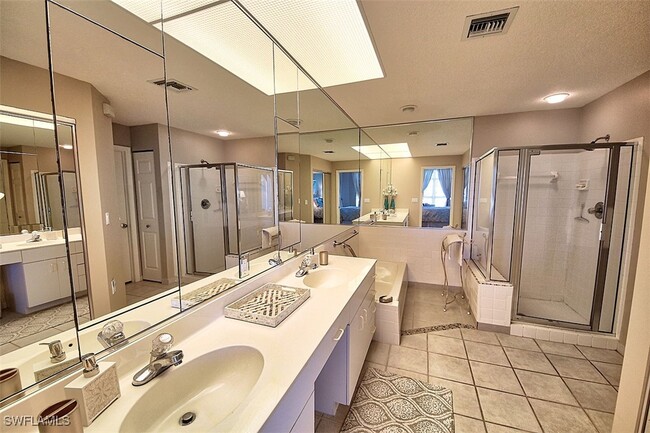 Foto del edificio - 265 Barefoot Beach Blvd
