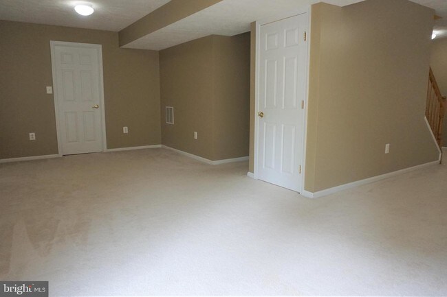 Building Photo - 6249 Oakland Dr