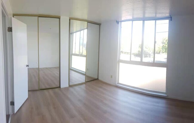 Building Photo - 181 Del Medio Ave