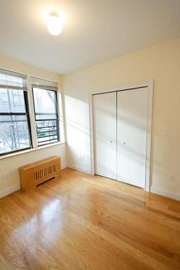 Primary Photo - 1372 York Ave