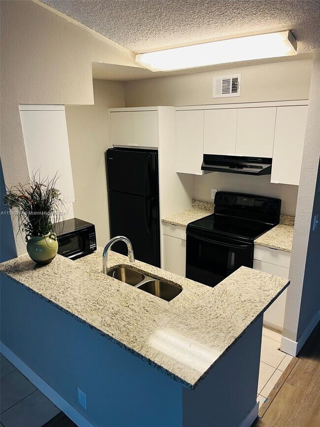 Foto del edificio - 2846 S University Dr