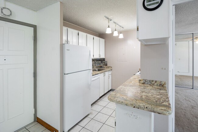 Foto del edificio - Kinau Lanais - One bedroom, one bath, one assigned parking