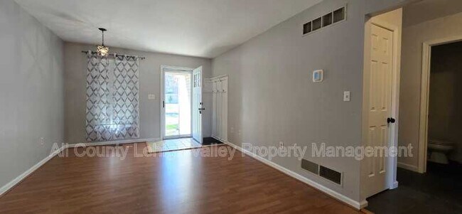 Foto del edificio - 5634 Grace Ave