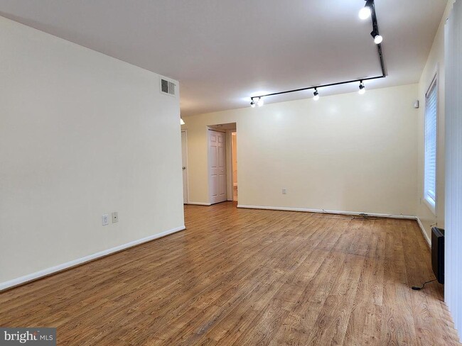 Foto del edificio - 6934 Hanover Pkwy