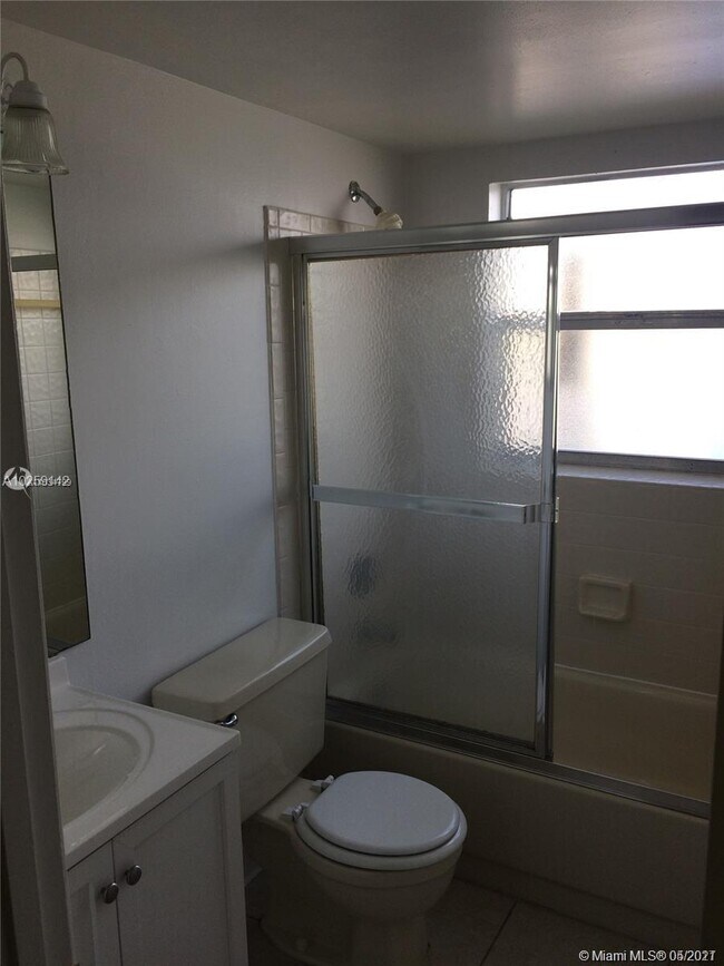 Foto del edificio - 1009 Twin Lakes Dr