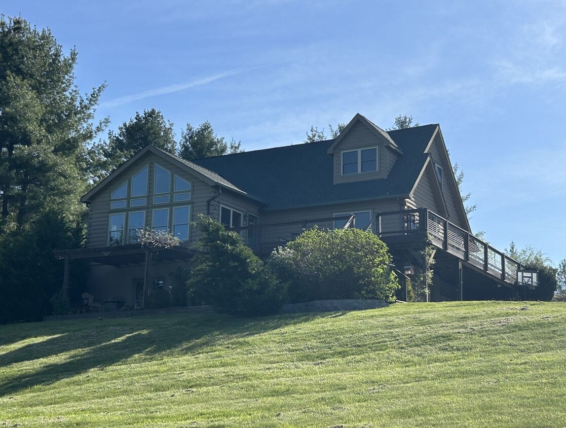 Primary Photo - Fabulous Home with Wonderful Views and Hug...