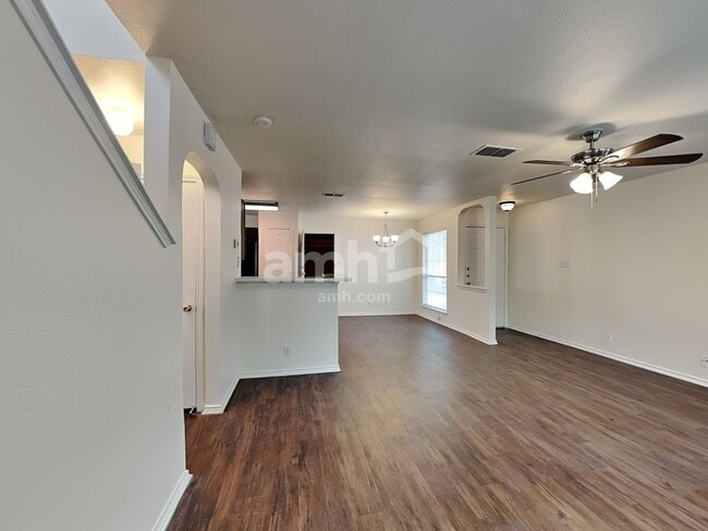 Foto del edificio - 6702 Sandy Point Dr