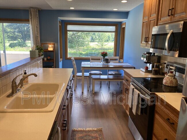 Foto del edificio - 1054 Fairfield Dr