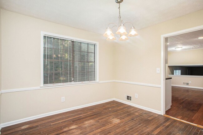 Building Photo - 4 bdrm, 2.5 bath in Stonecrest
