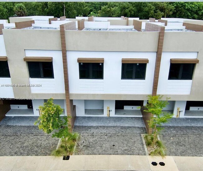 Foto del edificio - 4130 S oaks Pl
