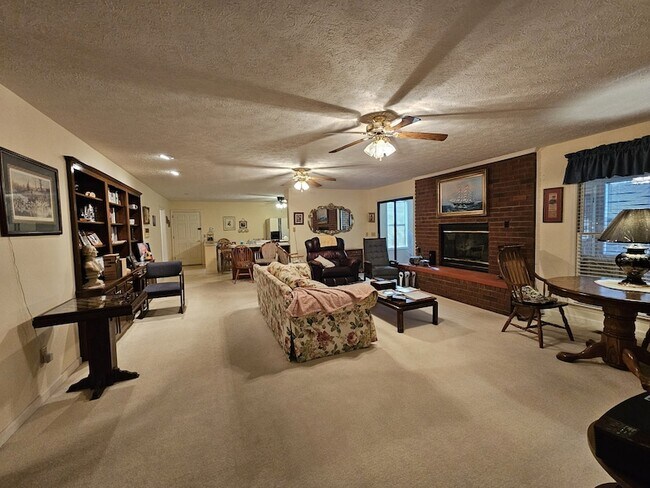 Foto del edificio - 1876 S Mt Juliet Rd