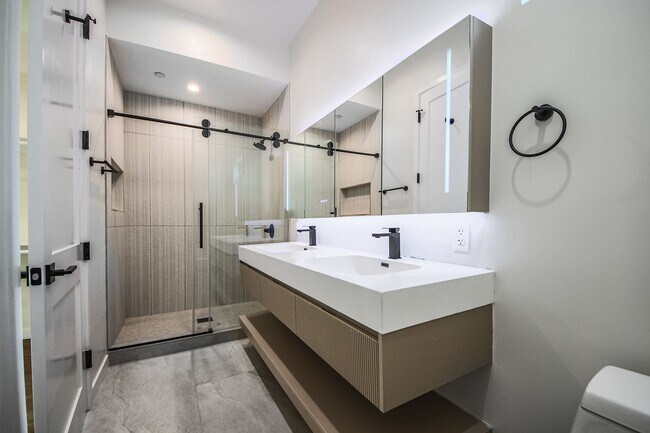 Building Photo - Brand-New 4BD / 4BA | 2,717 Sq Ft | Echo P...