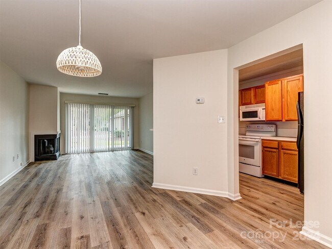 Building Photo - 2522 Stradbrook Dr