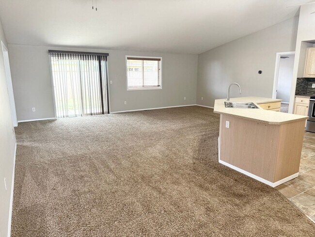Foto del edificio - Charming One-Level Ranch in Peaceful Battl...