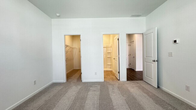 Building Photo - 104 Holt Ln