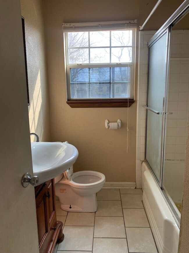 Building Photo - 1438 Ormond Dr